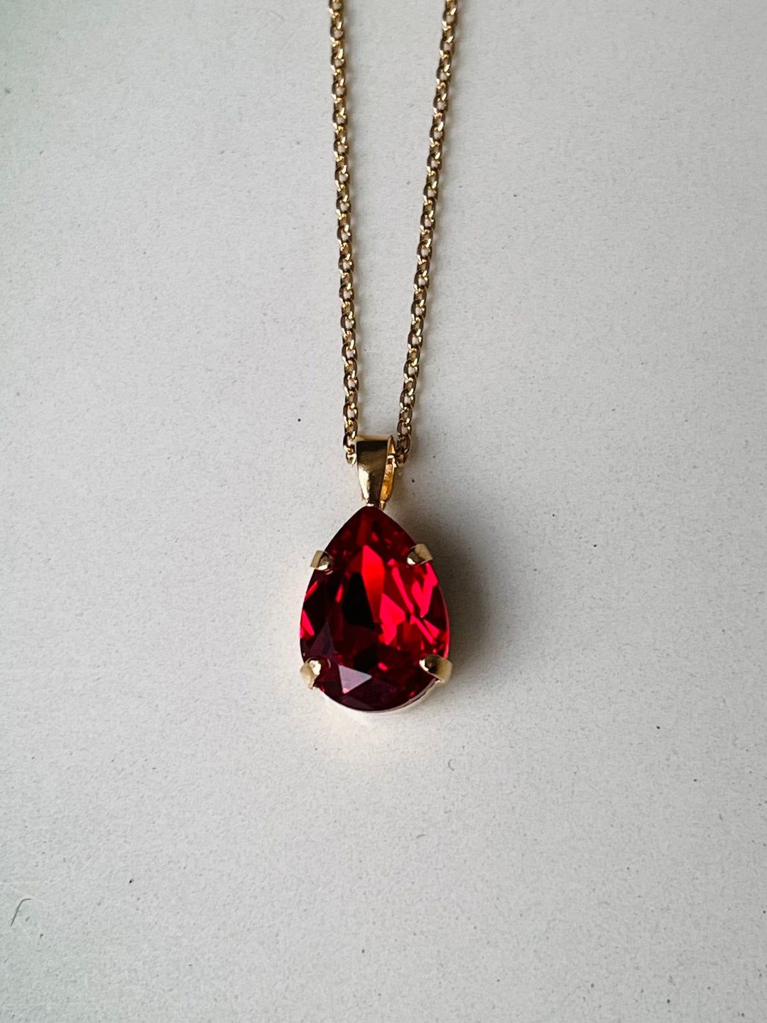 Caroline Svedbom halskjeder Mini Drop necklace - light siam