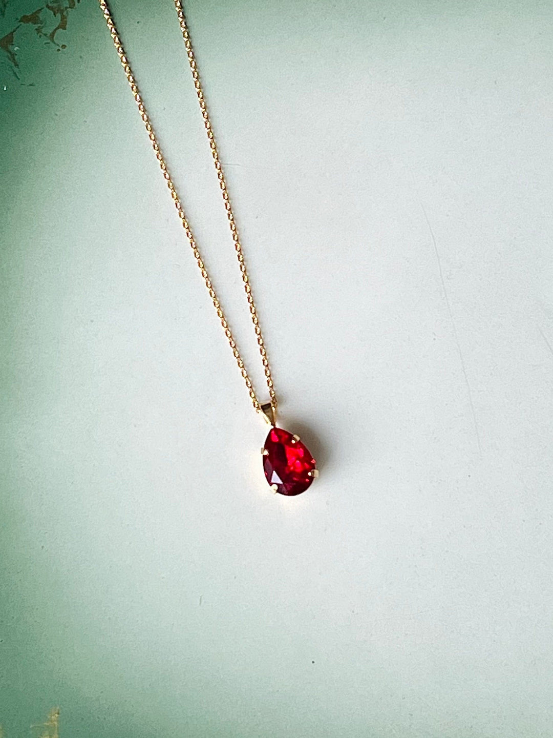 Caroline Svedbom halskjeder Mini Drop necklace - light siam