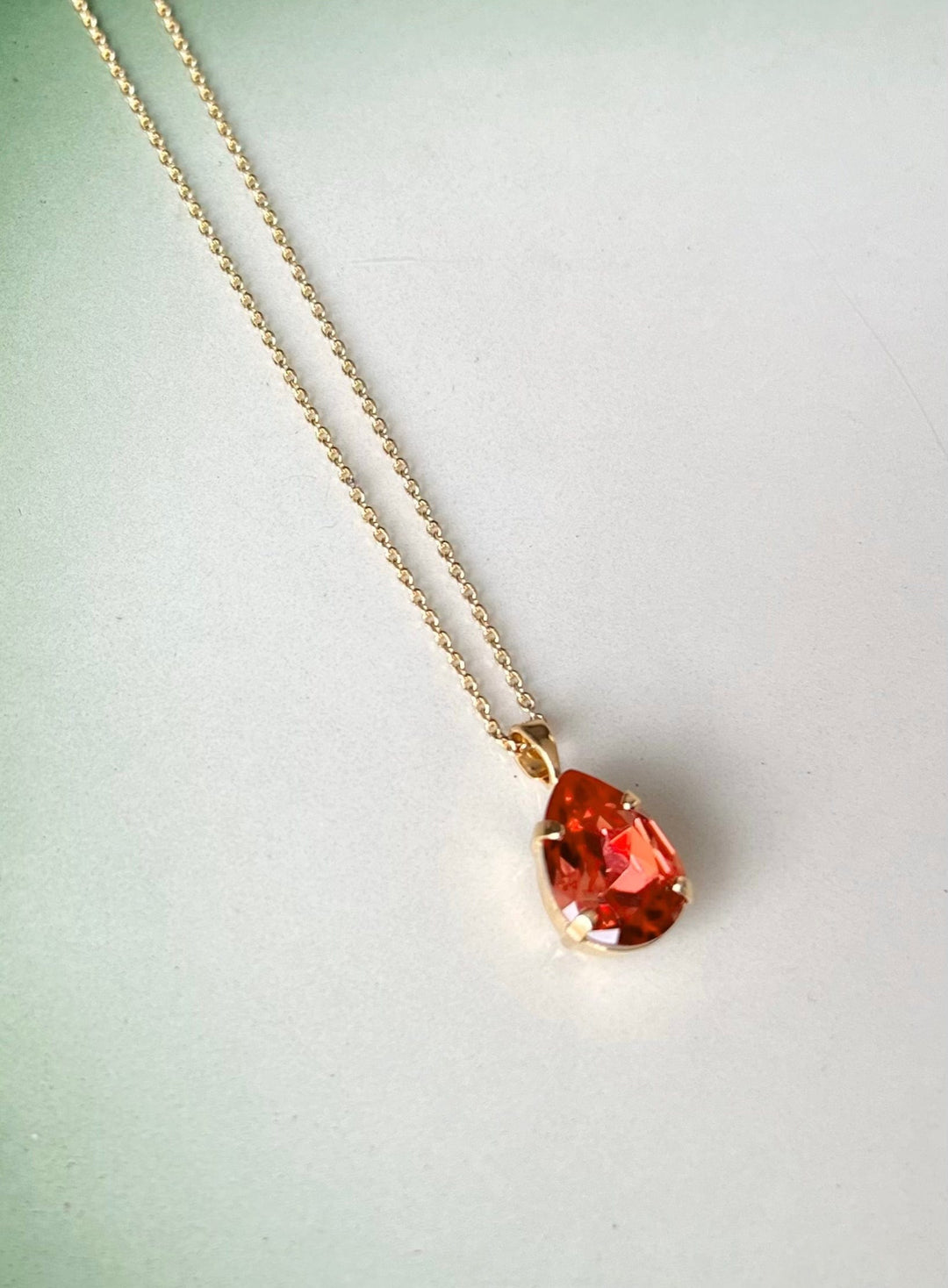 Caroline Svedbom halskjeder Mini drop necklace - padaparadsha