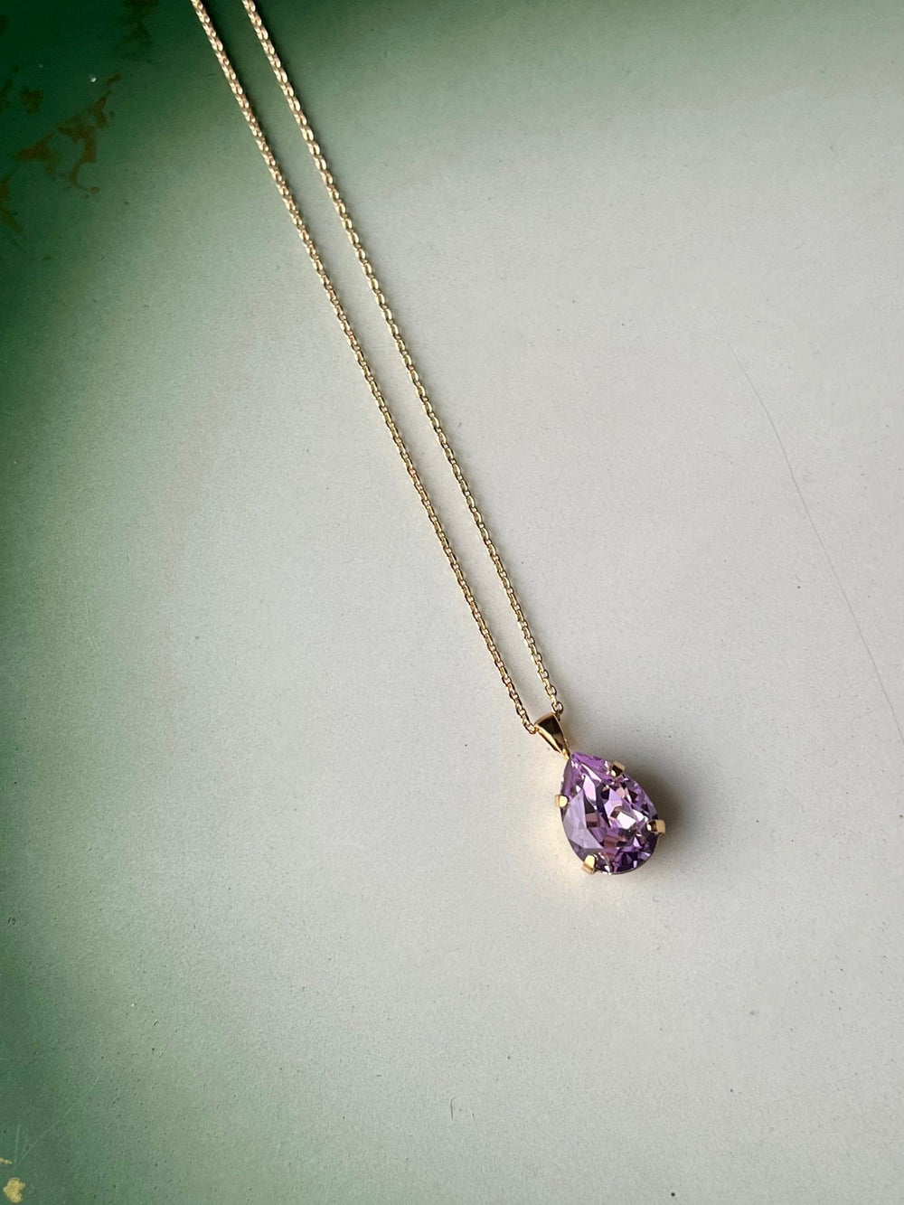 Caroline Svedbom halskjeder Mini drop necklace - violet