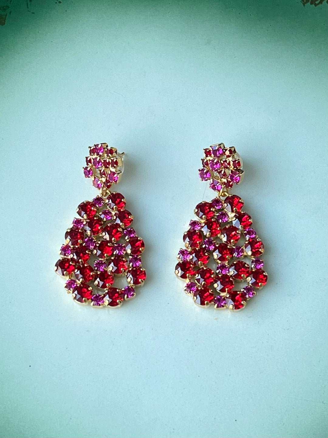 Caroline Svedbom øredobber Hanna earrings - scarlet/fuchsia