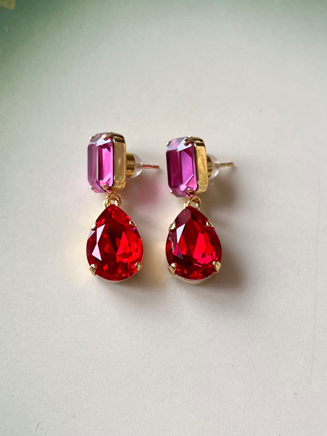 Caroline Svedbom øredobber Lydia earrings - dark rose/light siam