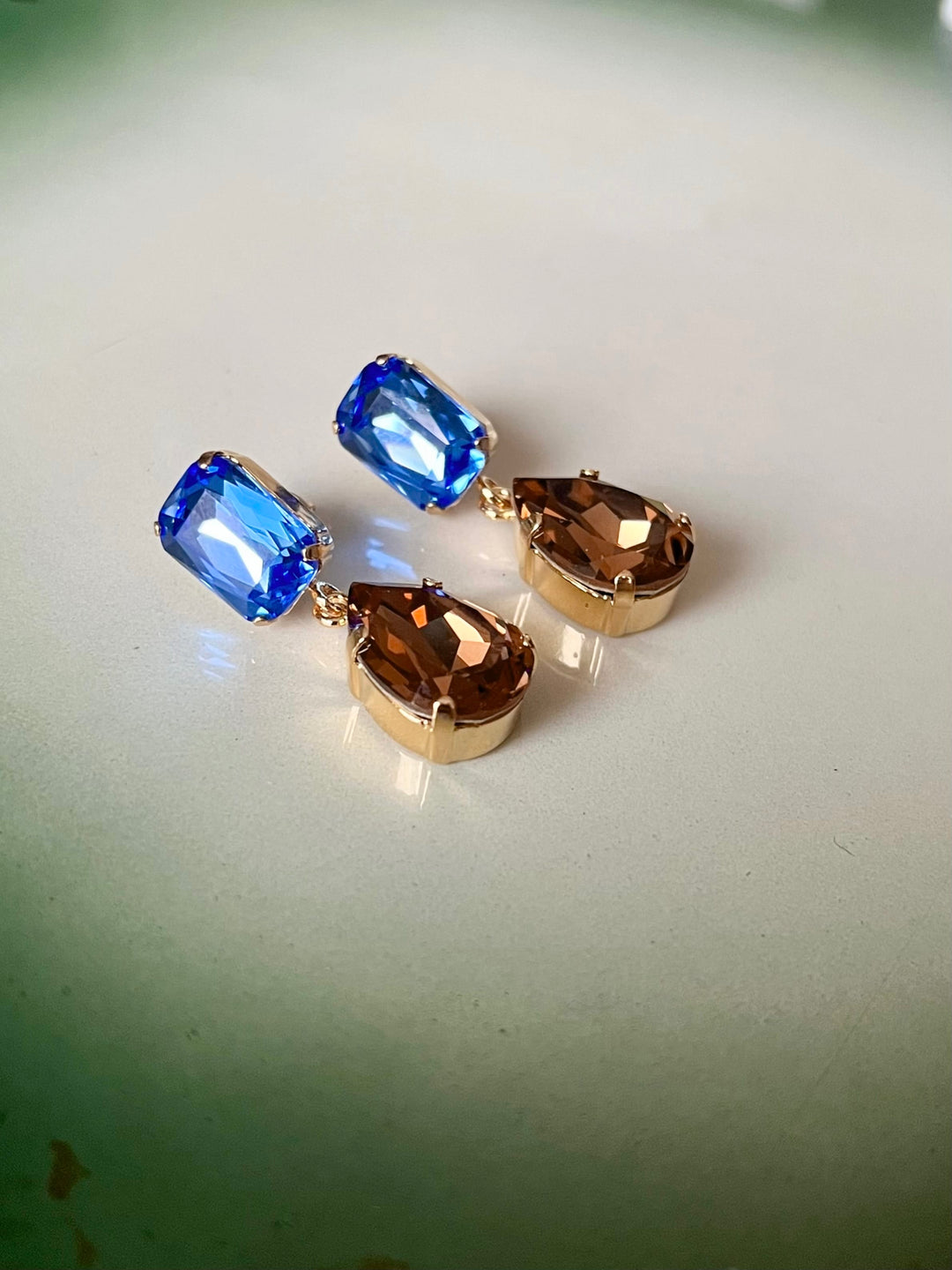 Caroline Svedbom øredobber Lydia earrings - sapphire/topaz