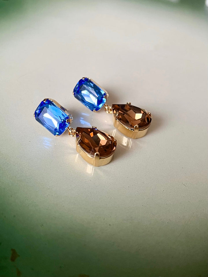 Caroline Svedbom øredobber Lydia earrings - sapphire/topaz