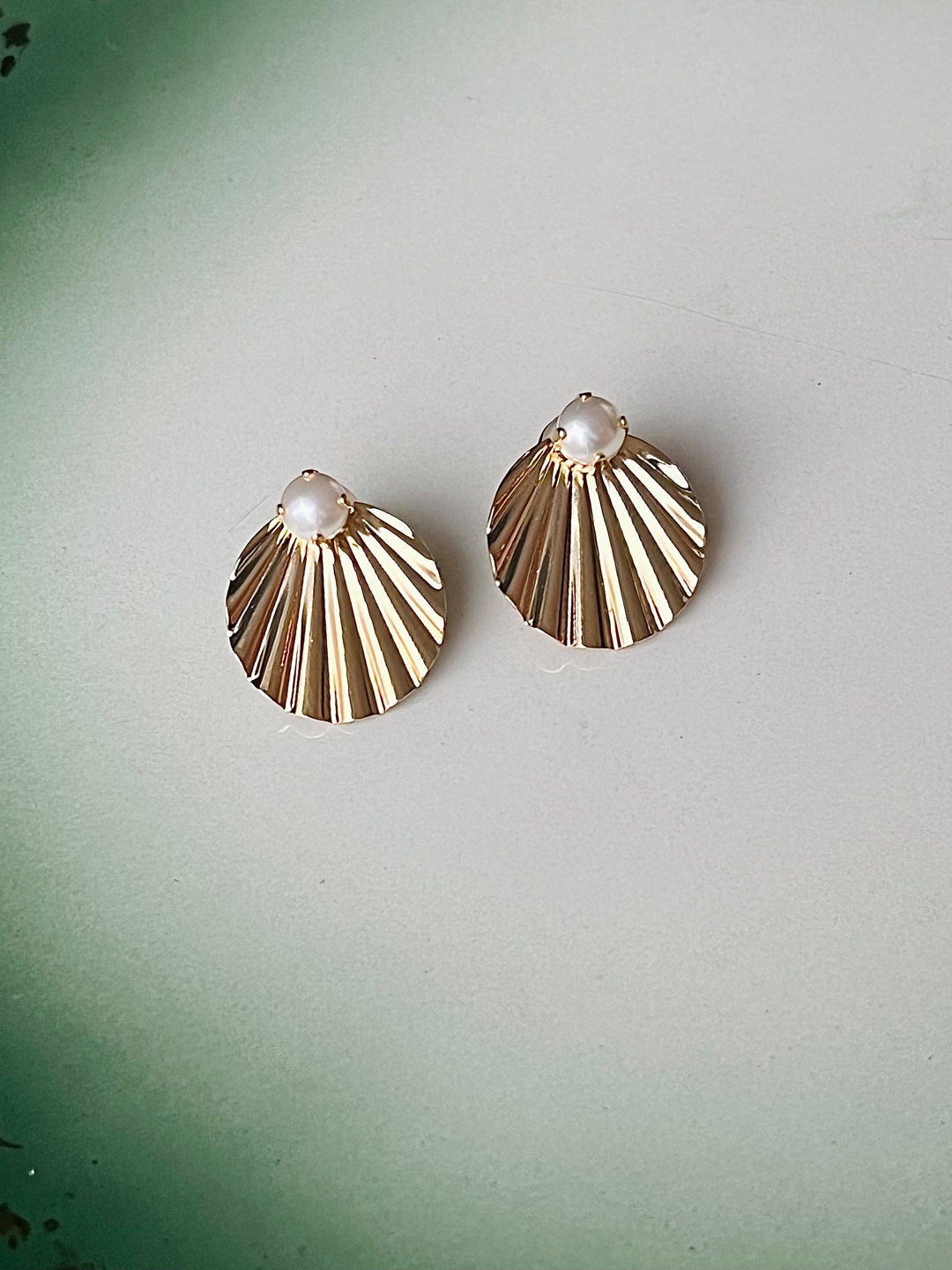 Caroline Svedbom øredobber Milos gold earrings