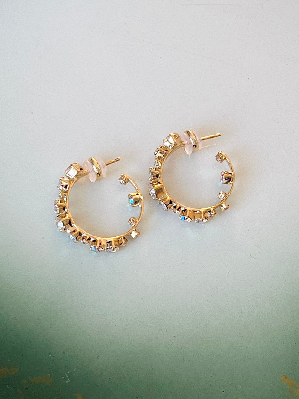 Caroline Svedbom øredobber Mini Antonia earrings - aurore boreale
