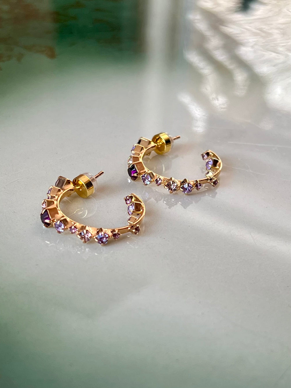 Caroline Svedbom øredobber Mini Antonia earrings - violet combo