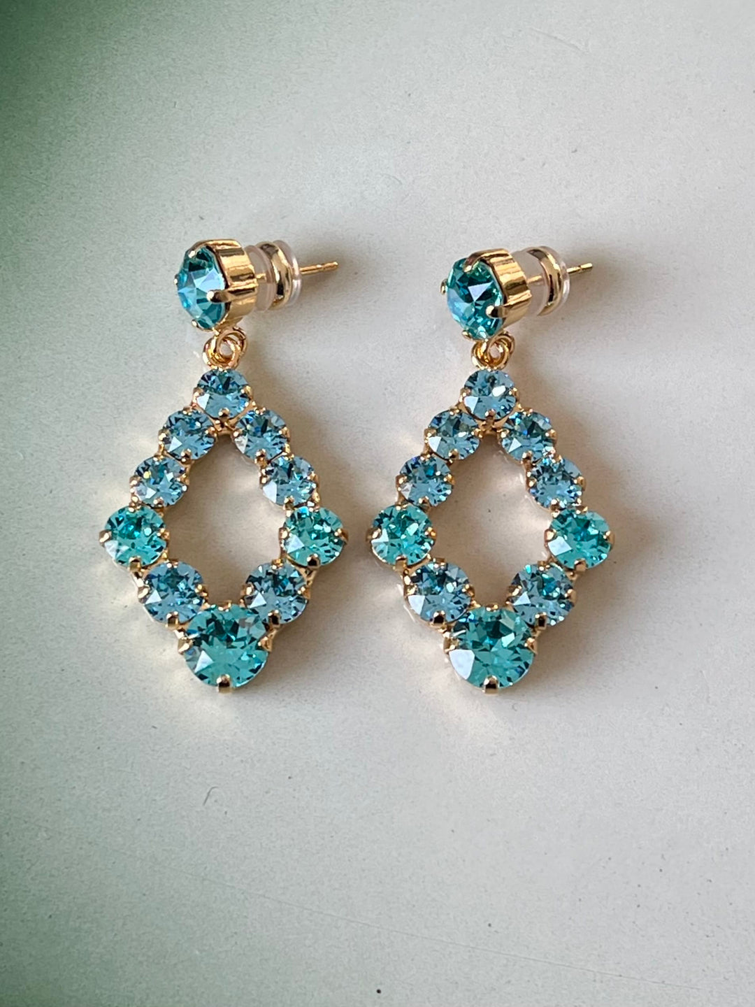 Caroline Svedbom øredobber Mini Delia earrings - turquoise/aquamarine