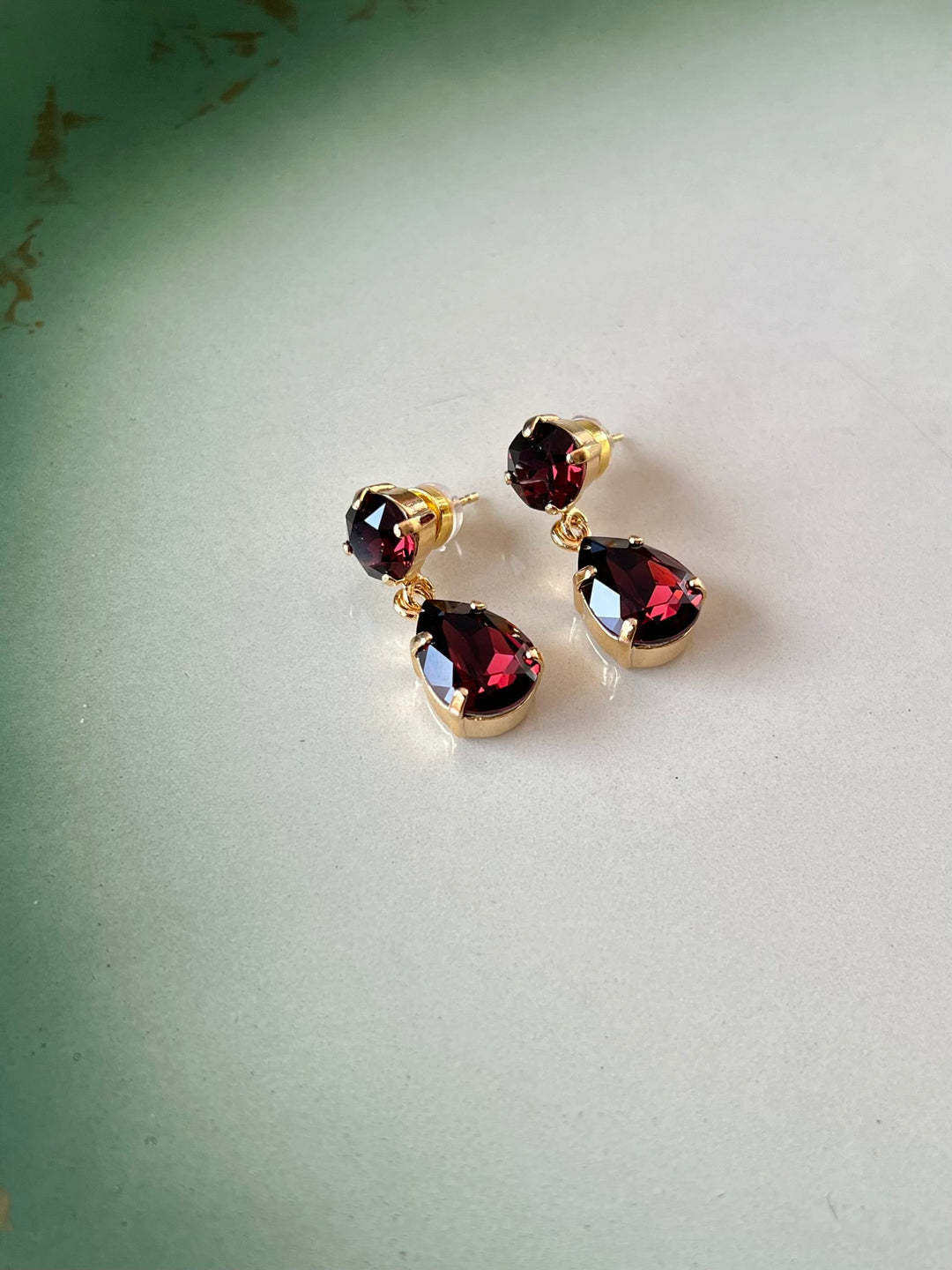 Caroline Svedbom øredobber Mini drop earrings - burgundy