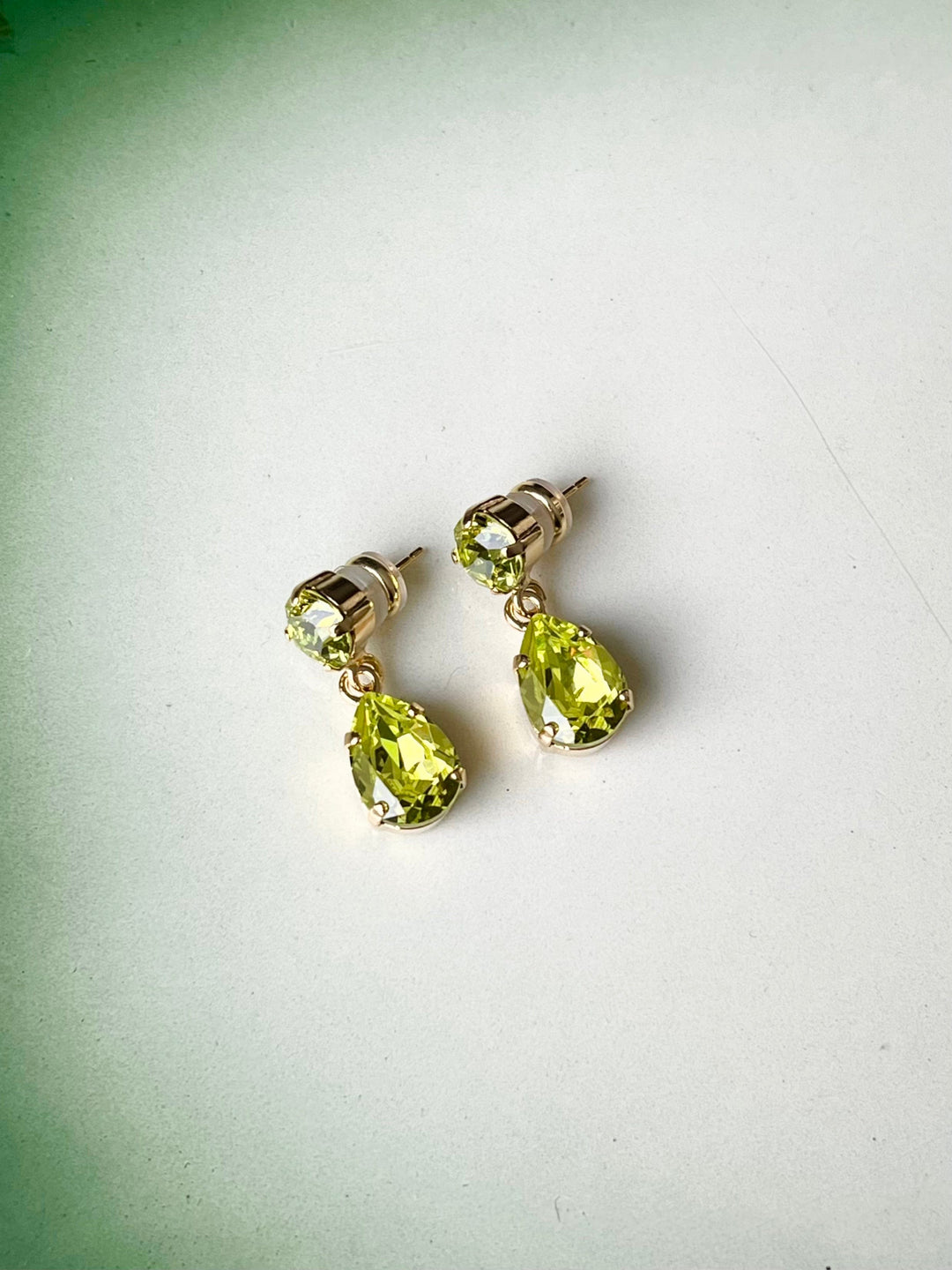 Caroline Svedbom øredobber Mini drop earrings - citrus green