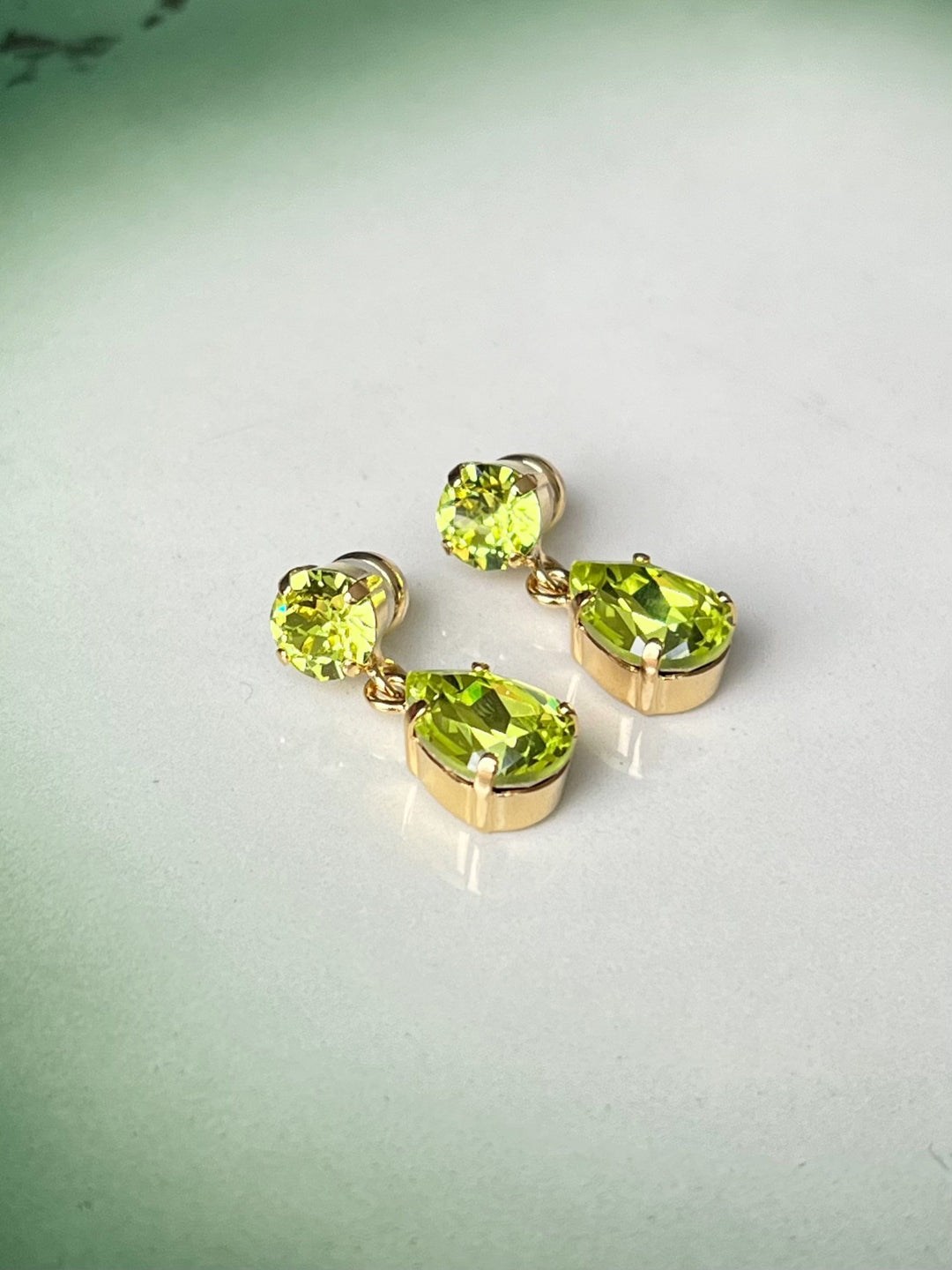 Caroline Svedbom øredobber Mini drop earrings - citrus green