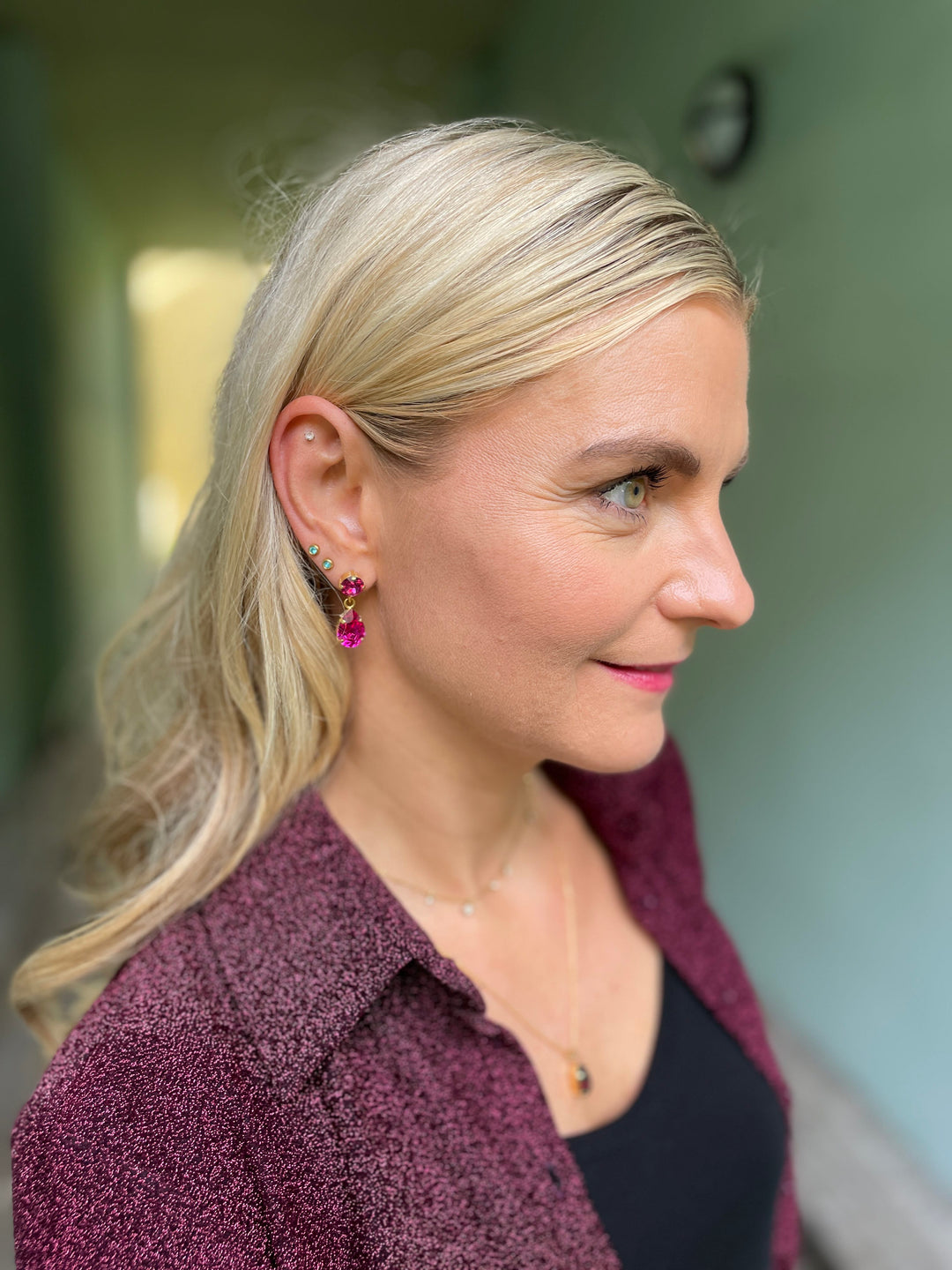 Caroline Svedbom øredobber Mini drop earrings - fuchsia