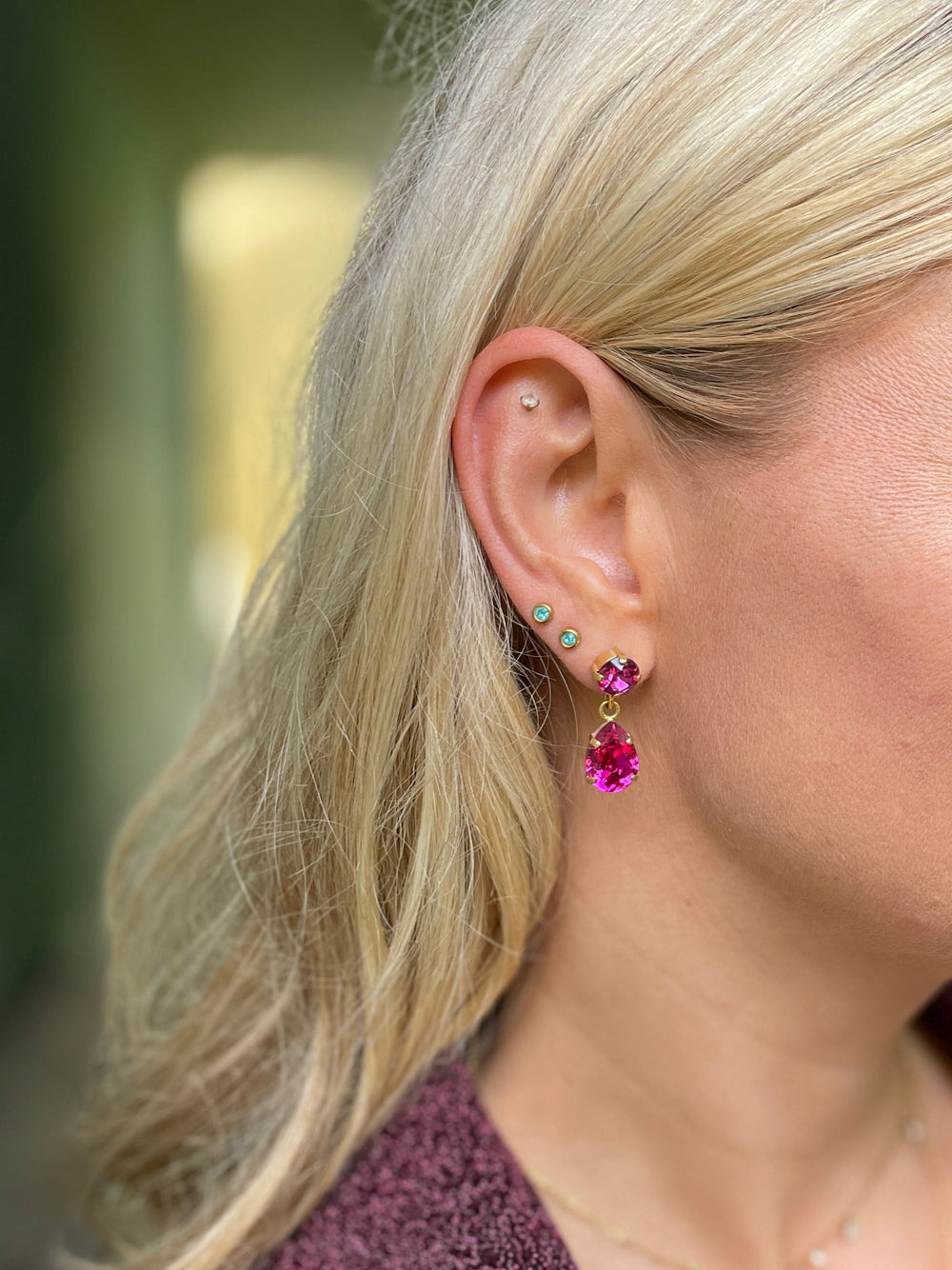 Caroline Svedbom øredobber Mini drop earrings - fuchsia