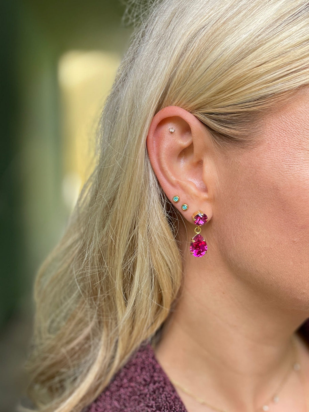 Caroline Svedbom øredobber Mini drop earrings - fuchsia