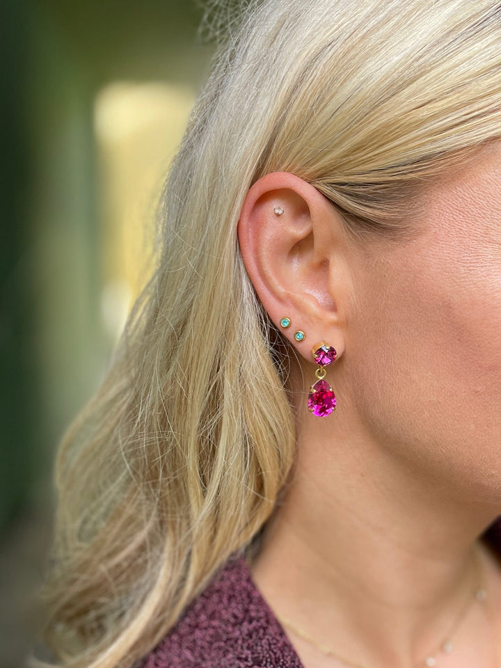 Caroline Svedbom øredobber Mini drop earrings - fuchsia