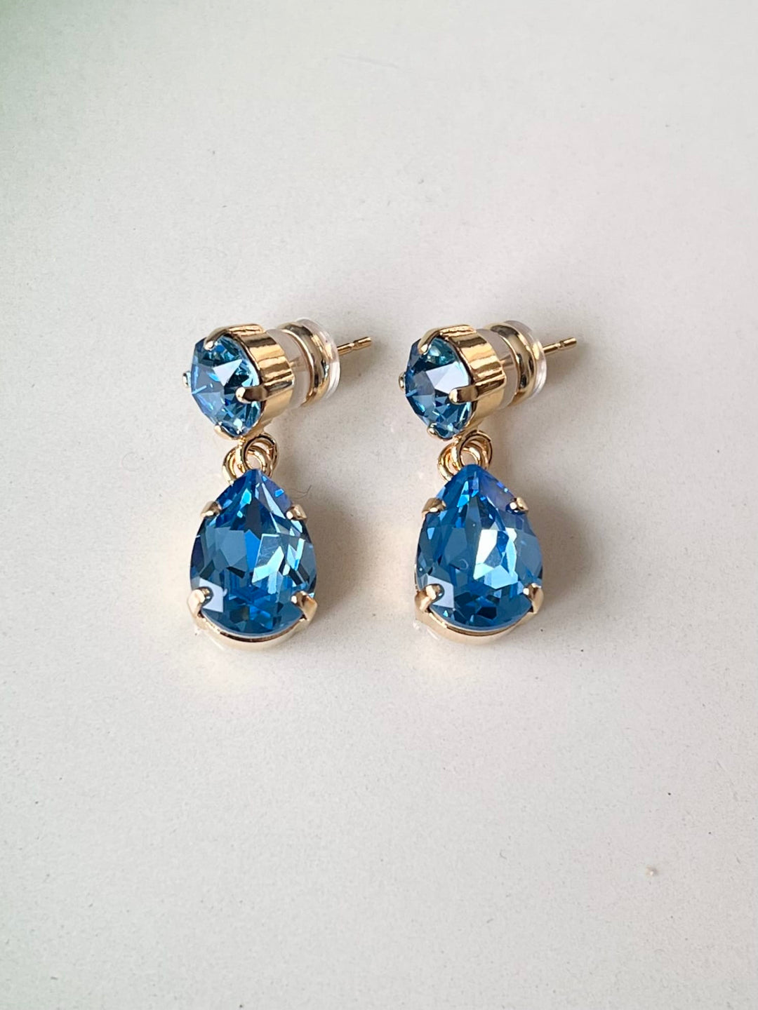 Caroline Svedbom øredobber Mini drop earrings - ice blue