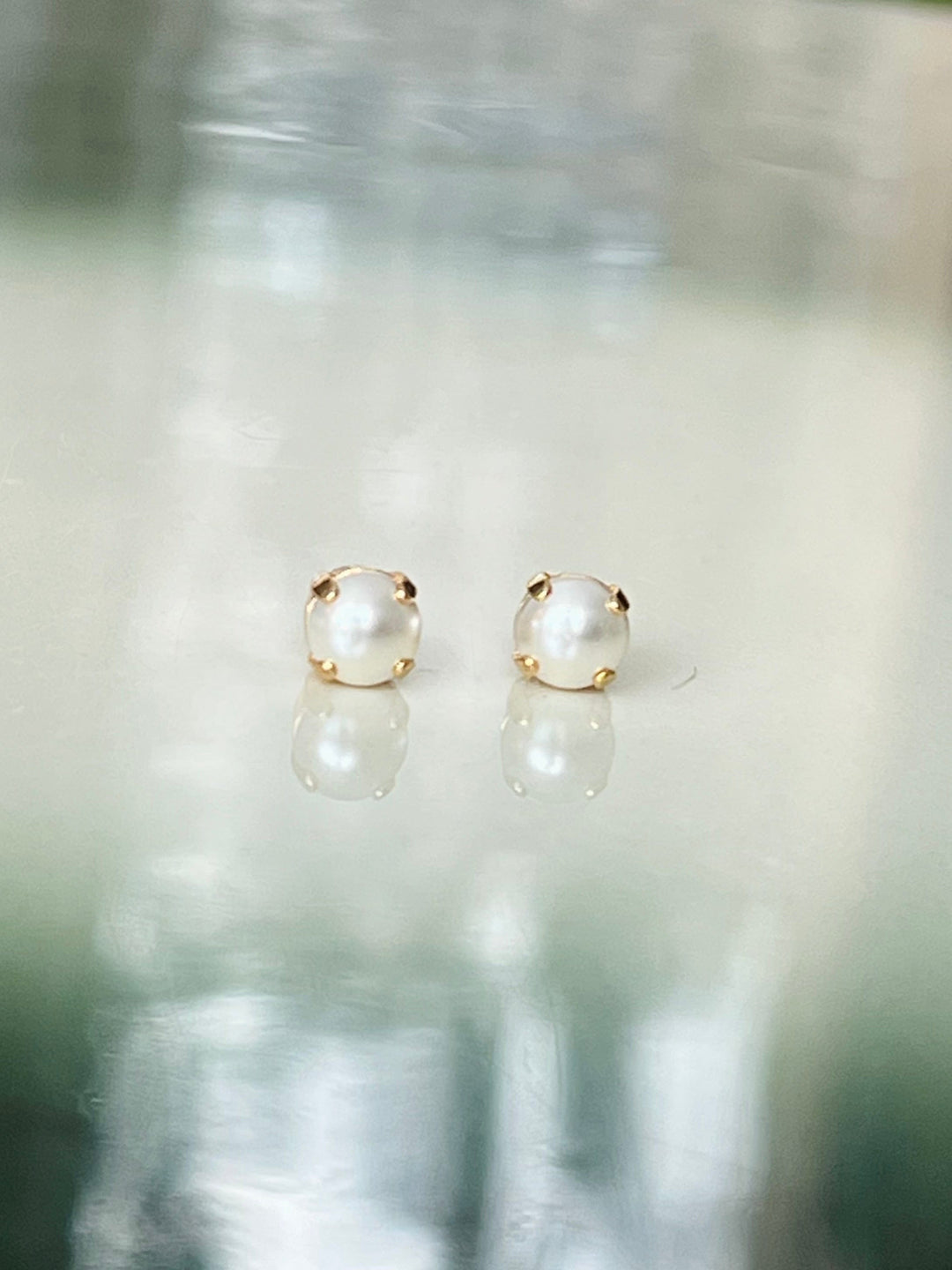 Caroline Svedbom øredobber Mini stud earrings - pearl