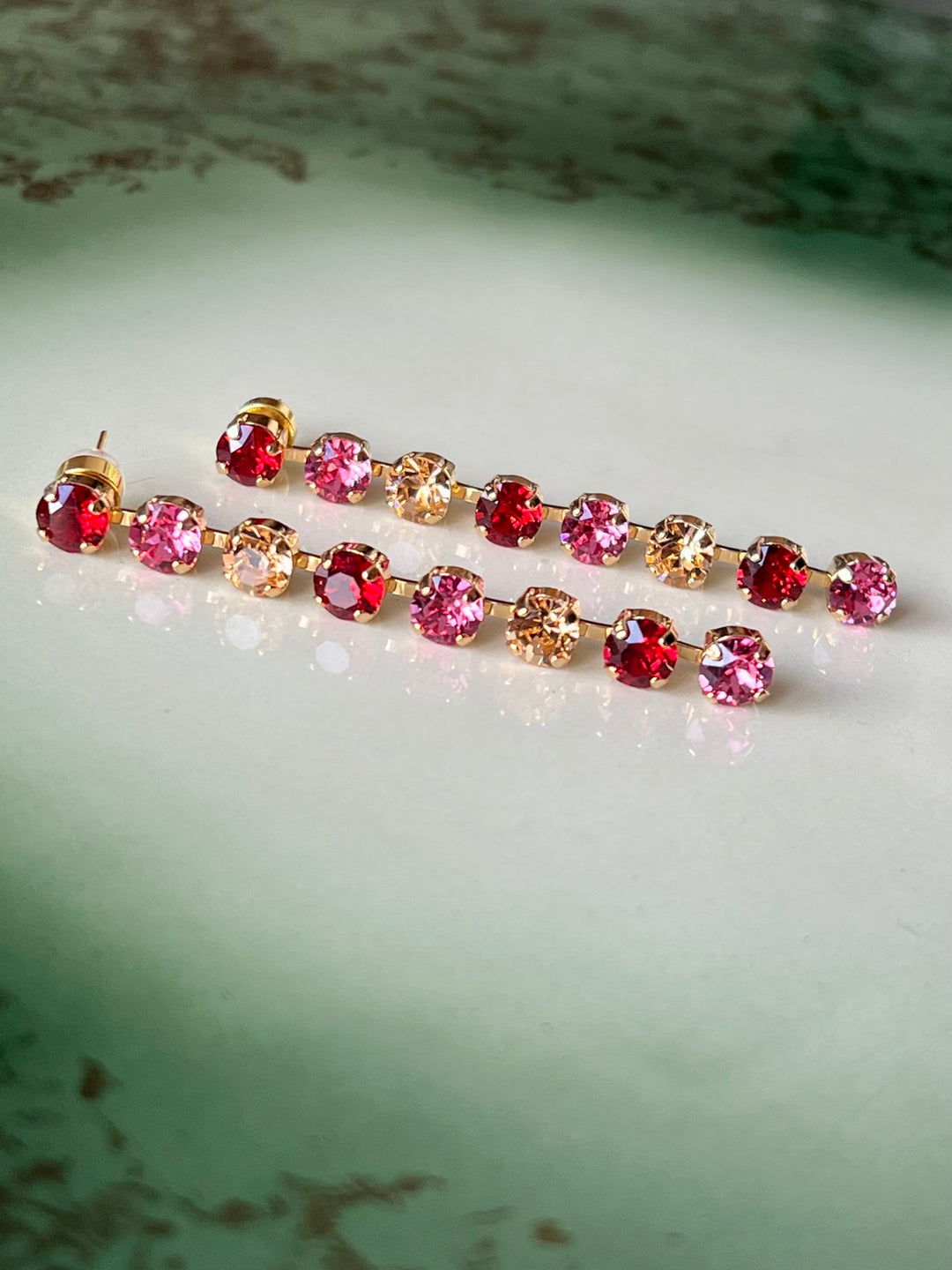 Caroline Svedbom øredobber Nicola earrings - Scarlet Combo