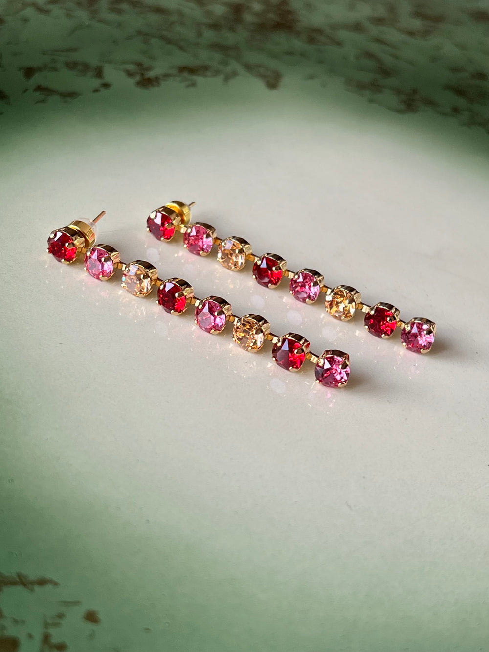 Caroline Svedbom øredobber Nicola earrings - Scarlet Combo