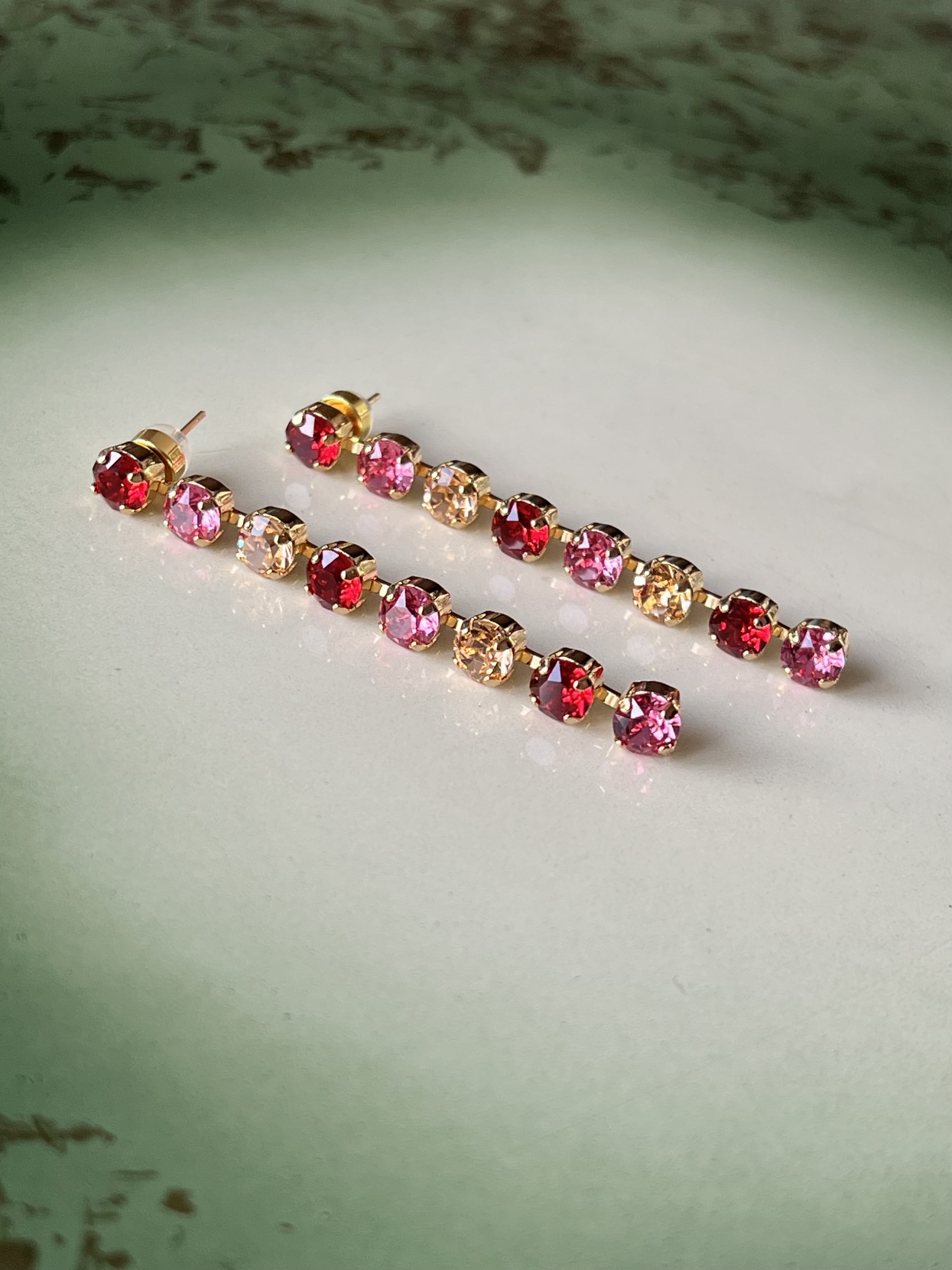 Caroline Svedbom øredobber Nicola earrings - Scarlet Combo