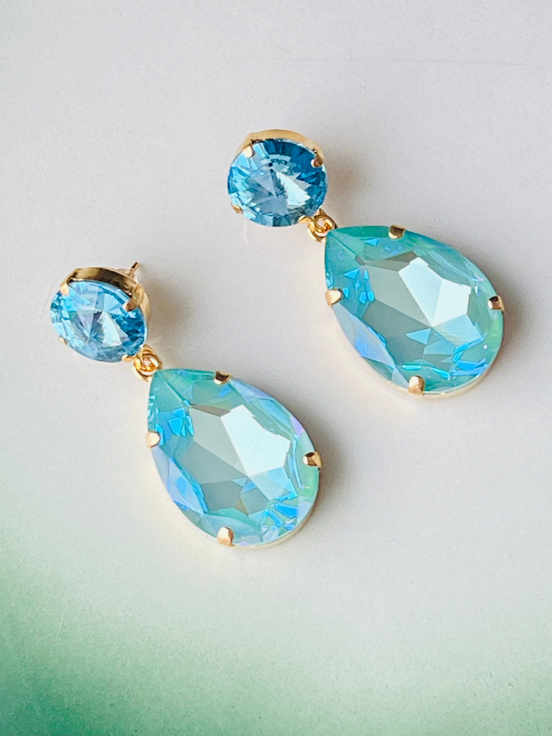 Caroline Svedbom øredobber Perfect drop earrings - aquamarine/silky sage delite