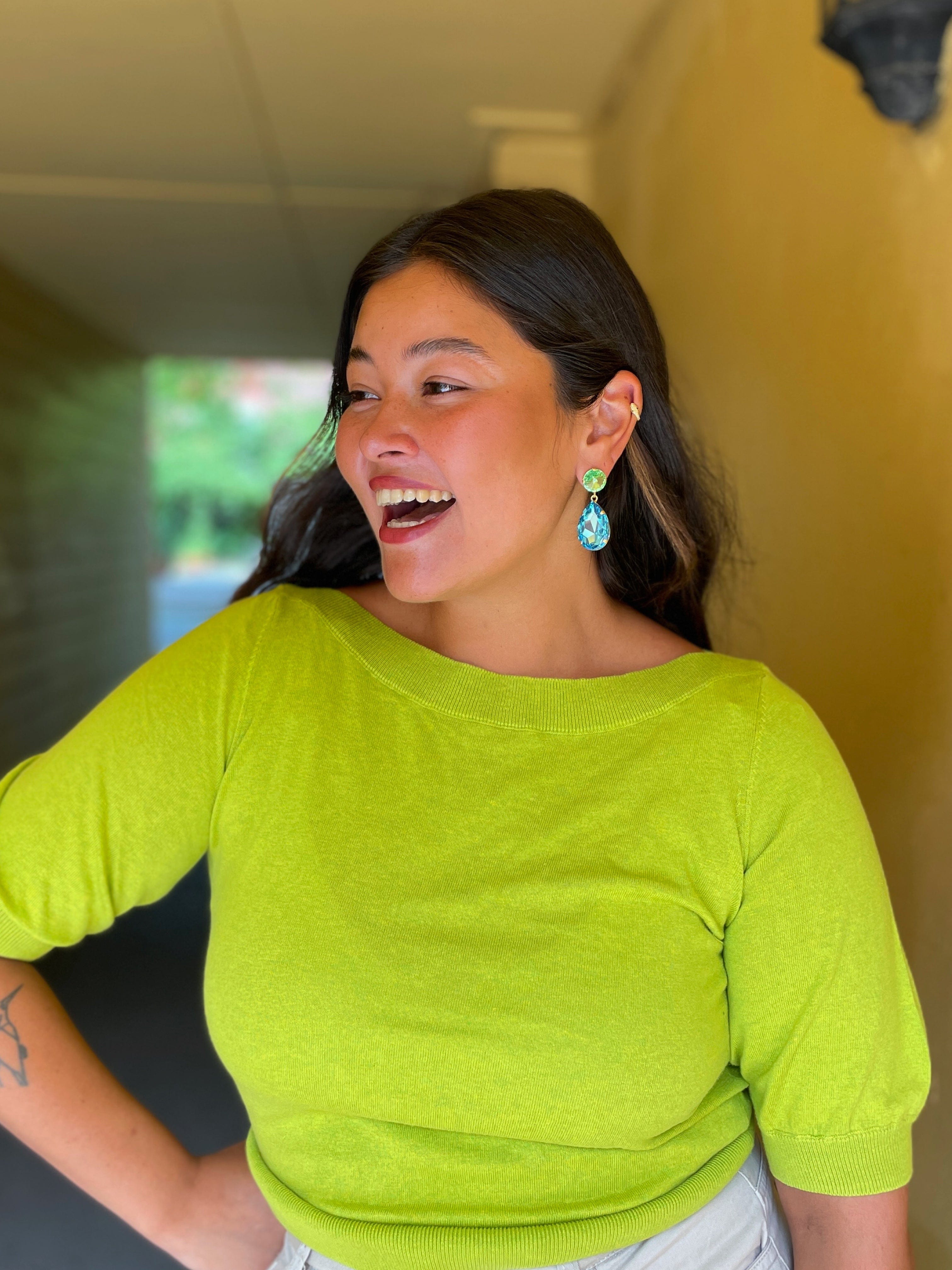 Caroline Svedbom øredobber Perfect drop earrings - peridot/aquamarine