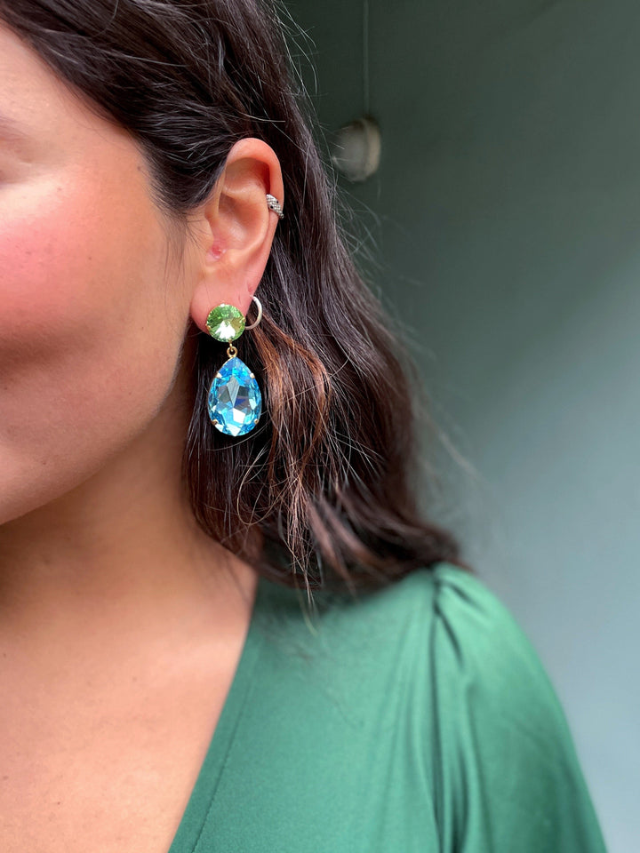 Caroline Svedbom øredobber Perfect drop earrings - peridot/aquamarine