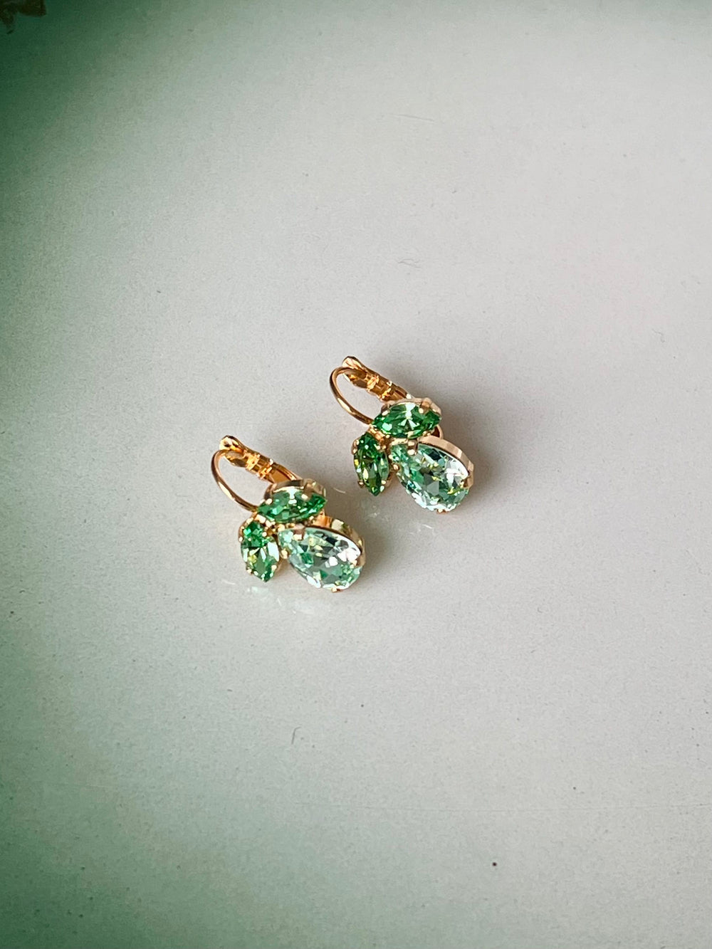 Caroline Svedbom øredobber Petite Timo earrings - crysolite/peridot