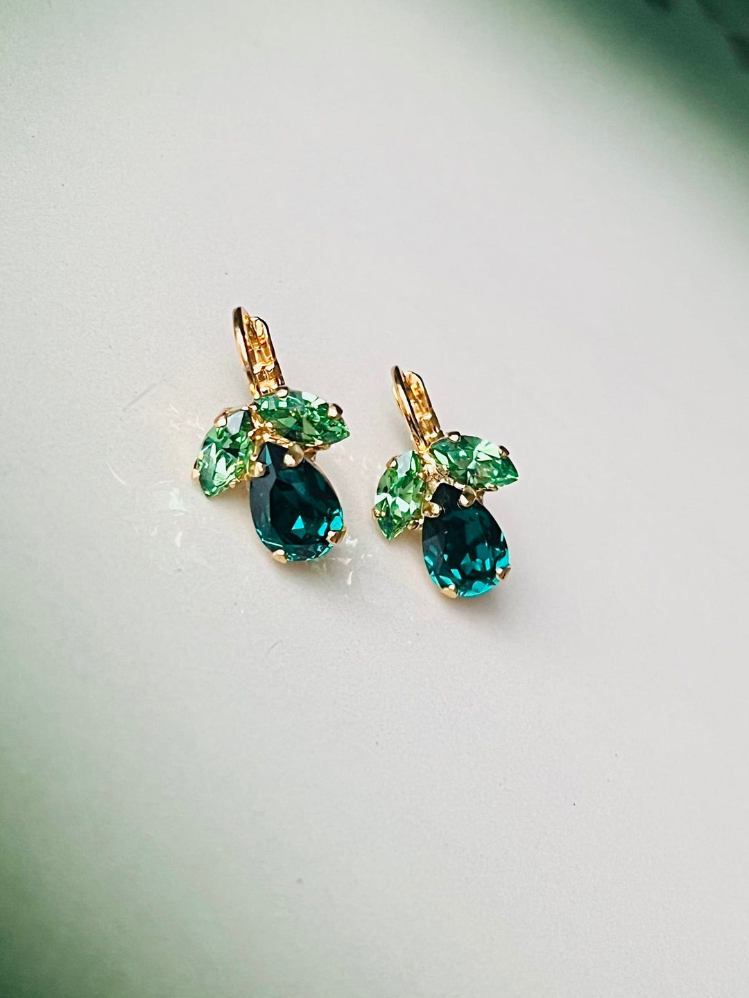 Caroline Svedbom øredobber Petite Timo earrings - green combo