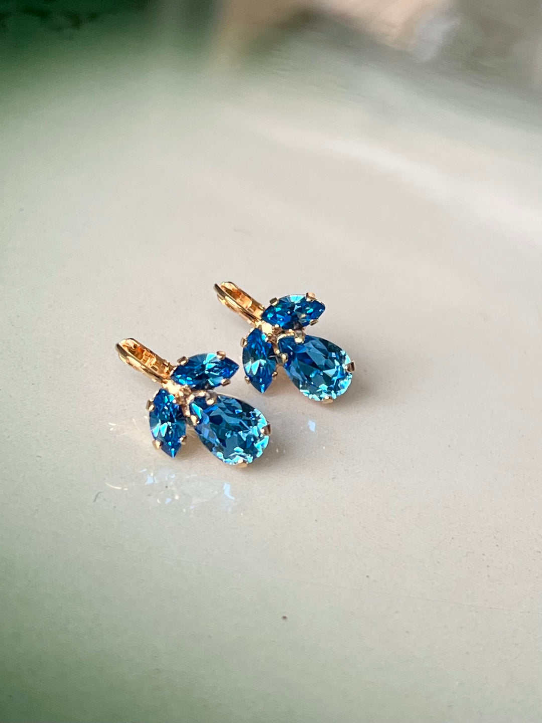 Caroline Svedbom øredobber Petite Timo earrings - ice blue