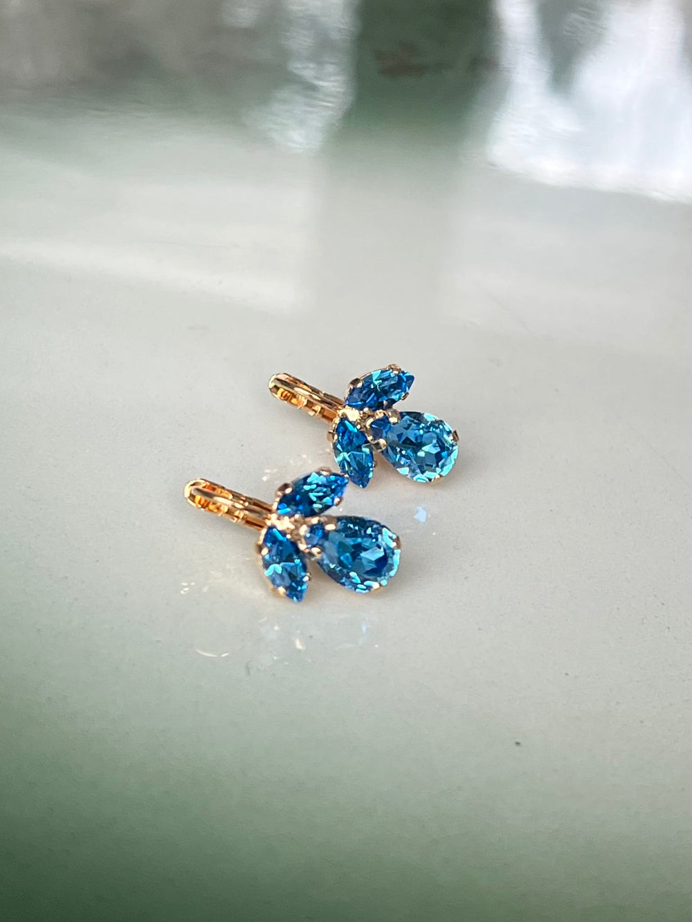 Caroline Svedbom øredobber Petite Timo earrings - ice blue