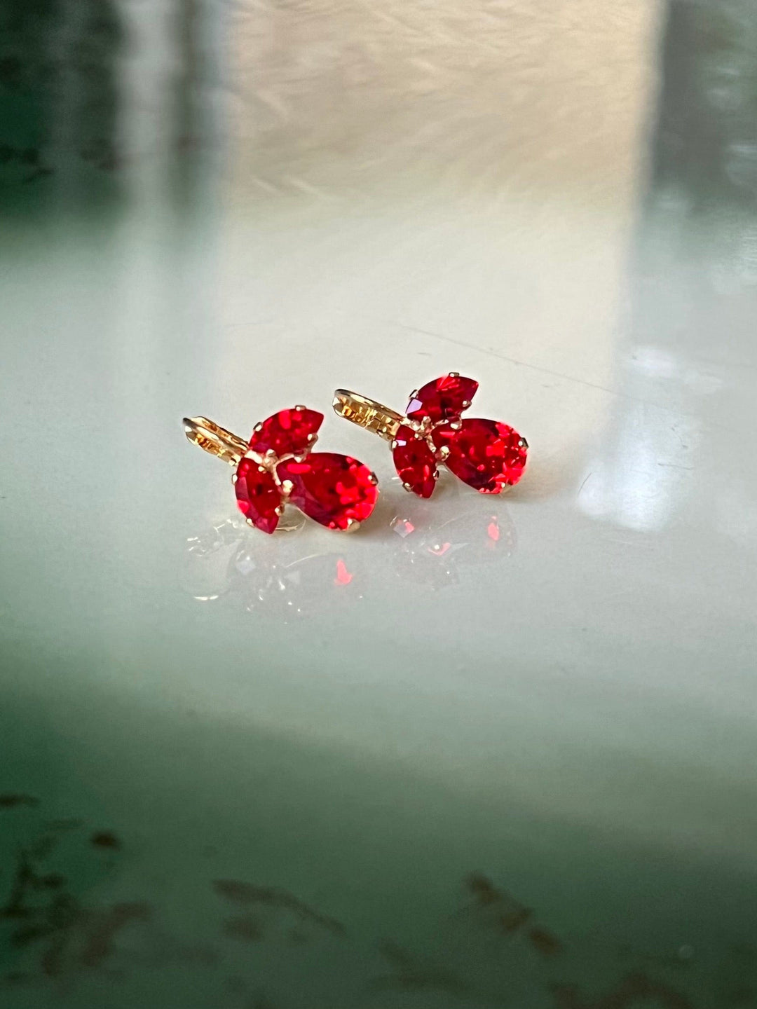 Caroline Svedbom øredobber Petite Timo earrings - light siam