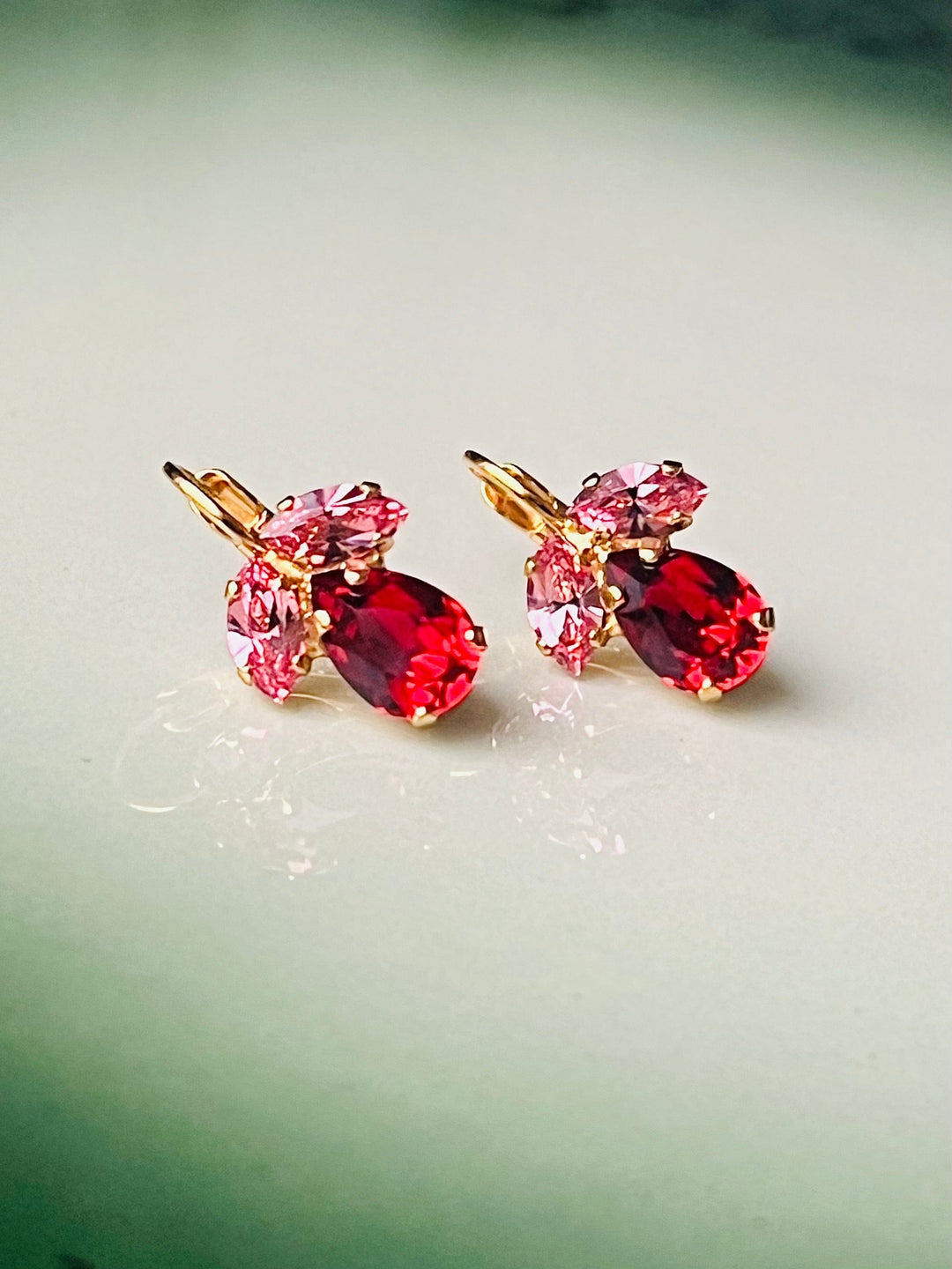 Caroline Svedbom øredobber Petite Timo earrings - scarlet combo