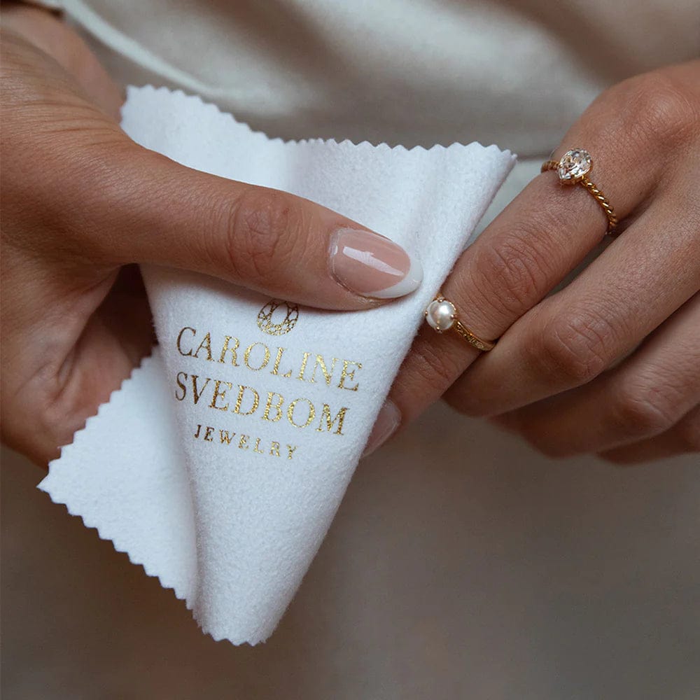 Caroline Svedbom øredobber Polishing cloth / Poleringsklut til smykker