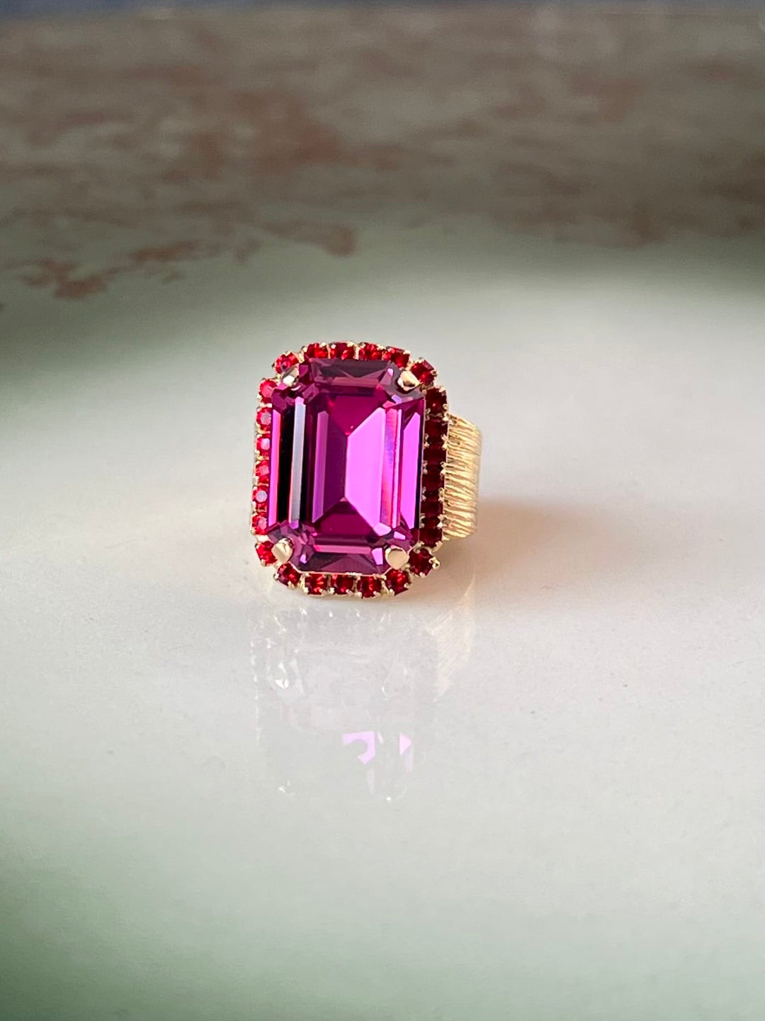 Caroline Svedbom ringer Lydia Coctail ring - dark rose/light siam
