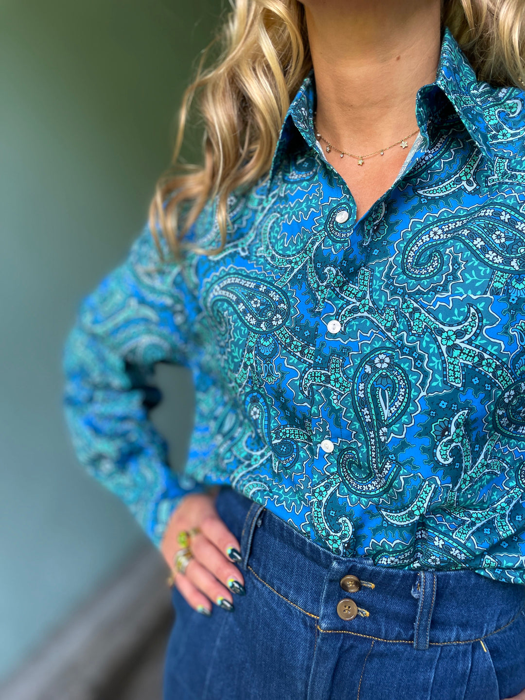 Dianas Vintage Bluser Karro shirt paisley skjorte i bomull med paisleymønster i blått og grønt etisk produsert