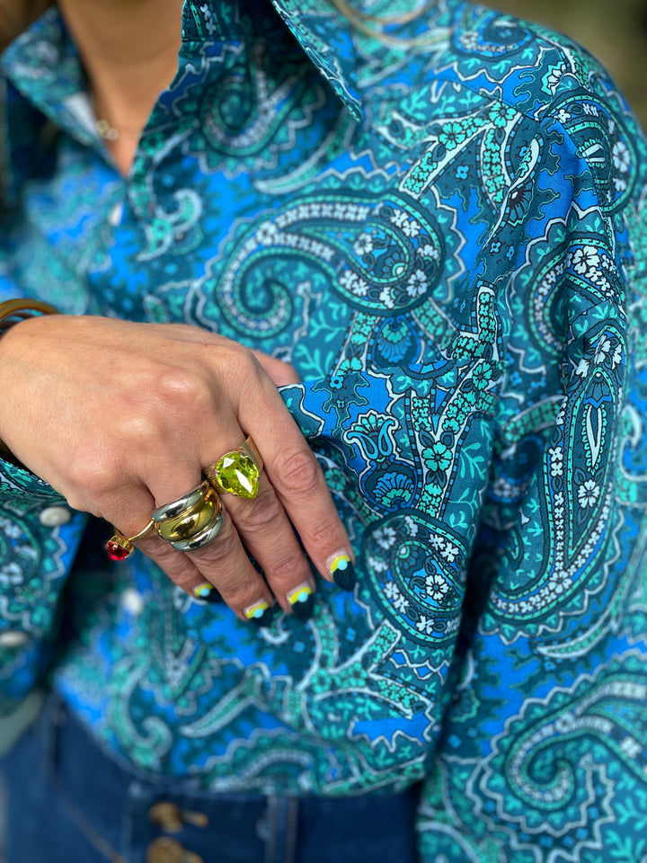 Dianas Vintage Bluser Karro shirt paisley skjorte i bomull med paisleymønster i blått og grønt etisk produsert