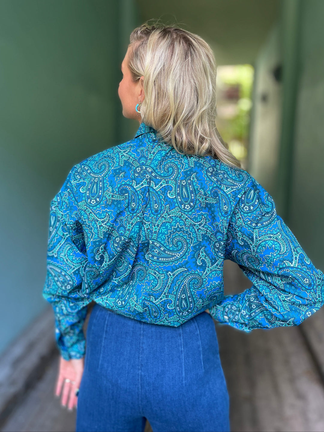 Dianas Vintage Bluser Karro shirt paisley skjorte i bomull med paisleymønster i blått og grønt etisk produsert