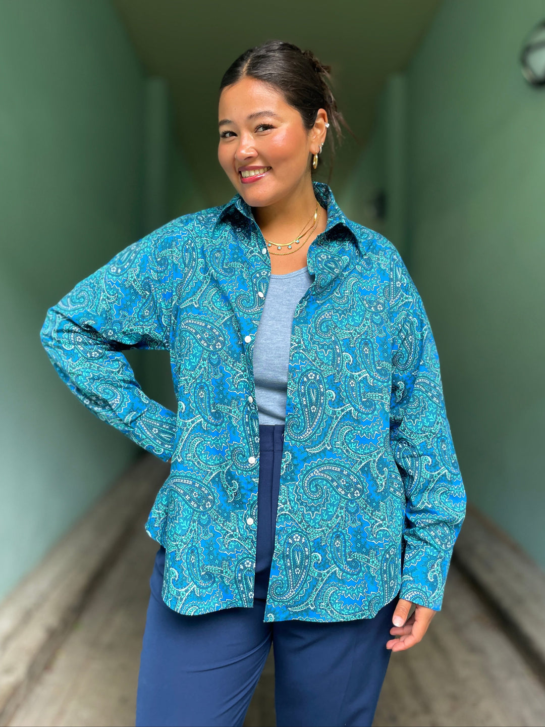 Dianas Vintage Bluser Karro shirt paisley skjorte i bomull med paisleymønster i blått og grønt etisk produsert