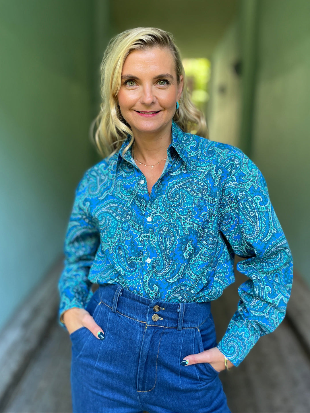 Dianas Vintage Bluser Karro shirt paisley skjorte i bomull med paisleymønster i blått og grønt etisk produsert