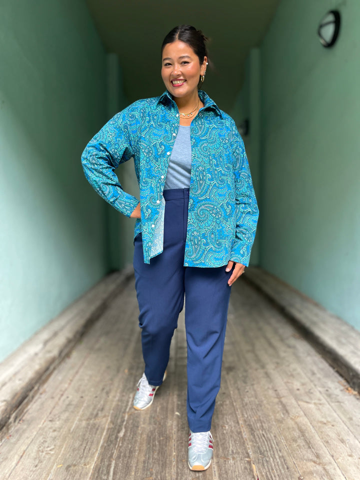 Dianas Vintage Bluser Karro shirt paisley skjorte i bomull med paisleymønster i blått og grønt etisk produsert