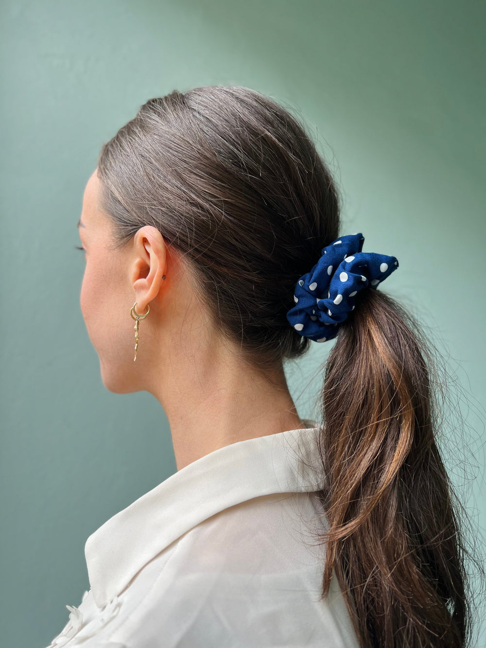 Dianas Vintage hårpynt Scrunchie av restestoff liten - blå med hvite prikker