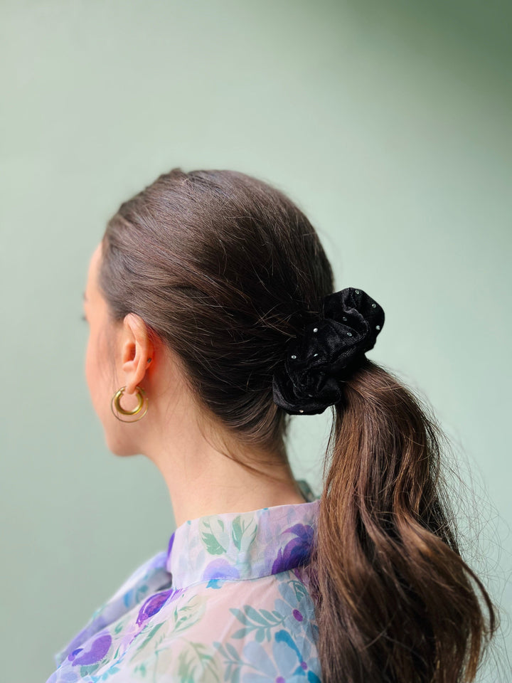 Dianas Vintage hårpynt Scrunchie av restestoff liten - svart med strass