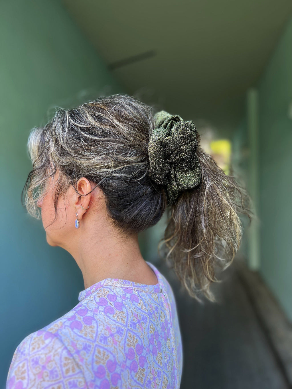 Dianas Vintage hårpynt Scrunchie av restestoff stor - gold glitter