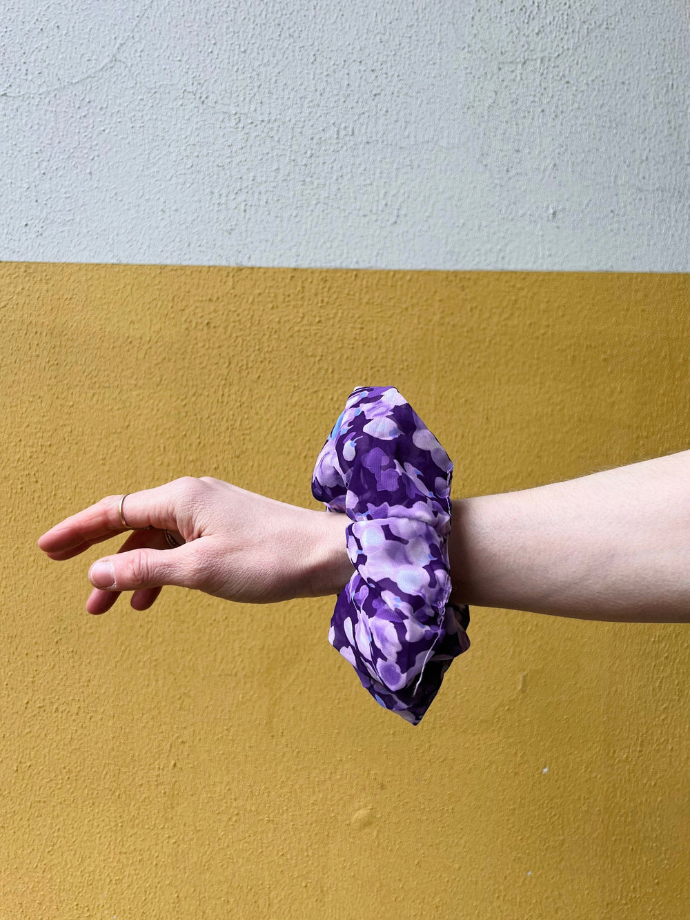 Dianas Vintage hårpynt Scrunchie av restestoff stor - lilac