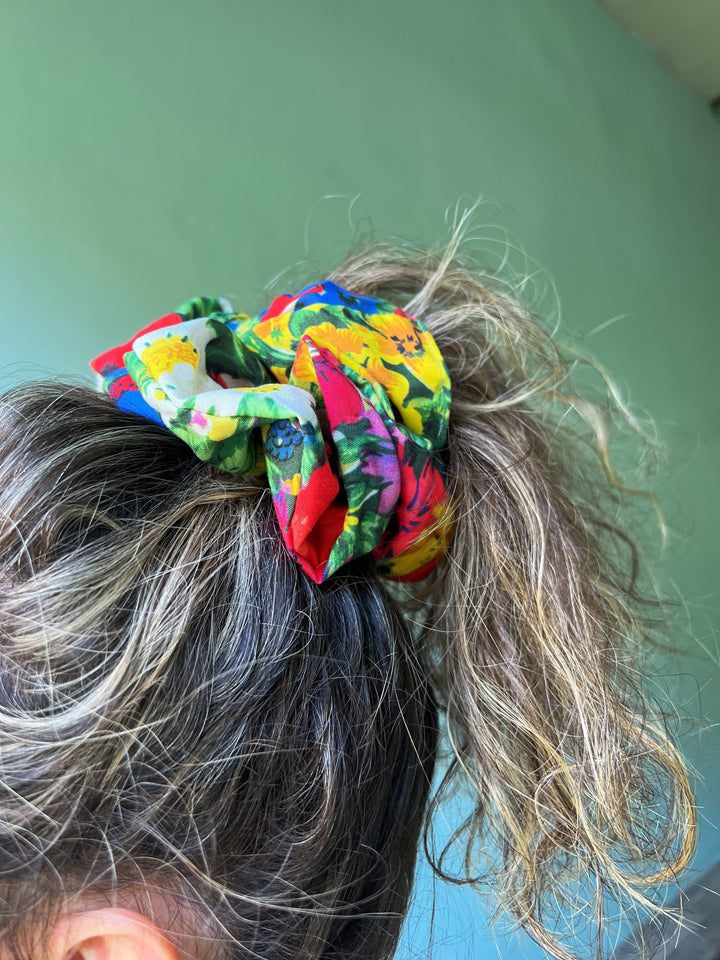 Dianas Vintage hårpynt Scrunchie av restestoff stor - wildflowers