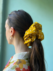 Dianas Vintage hårpynt Scrunchie Dots av restestoff stor - gul