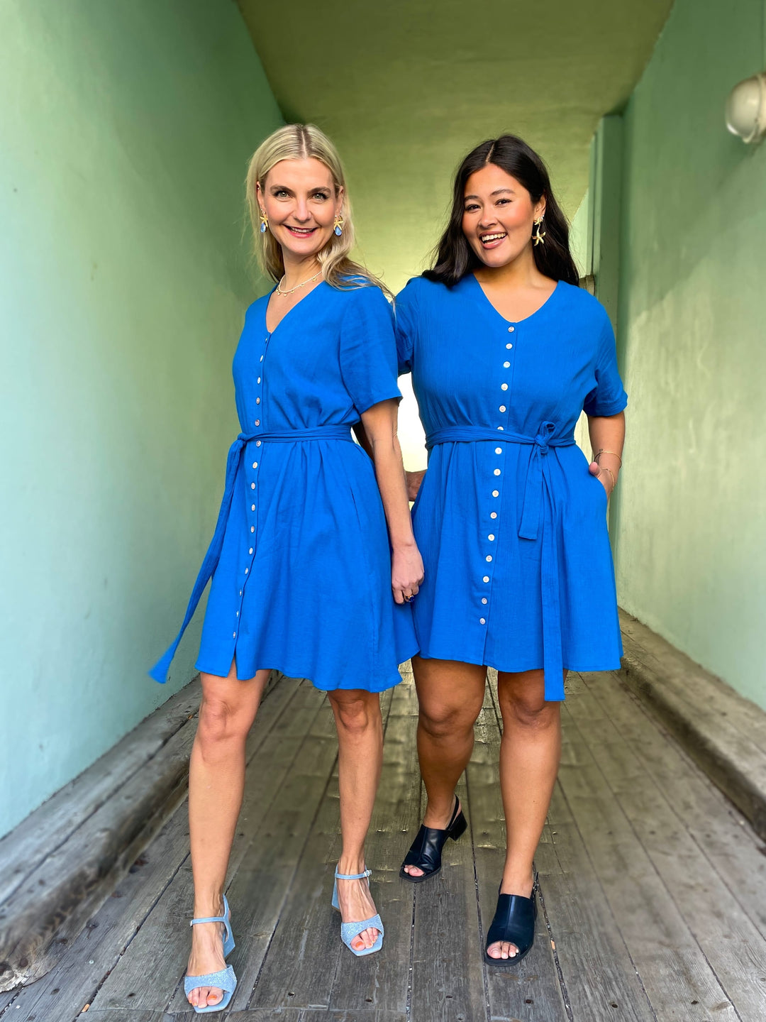Dianas Vintage kjoler Betty Button dress - skydiver