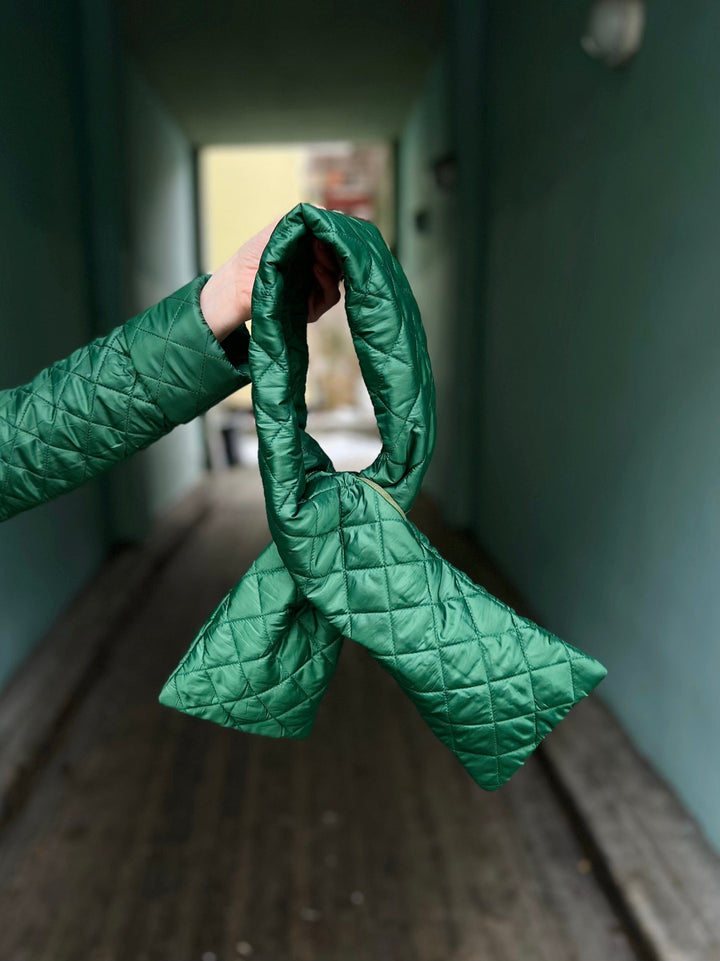Dianas Vintage Skjerf Skjerf av vattert restestoff - quilt grønn
