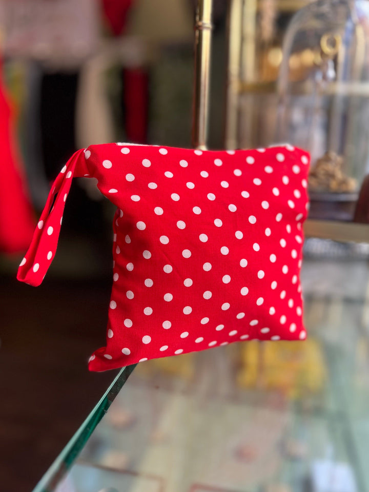 Dianas Vintage Sminkepung Sminkepung av restestoff - dots rød